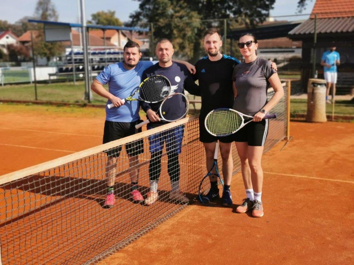 Tenisači Dubravčana na turniru slučajnih parova