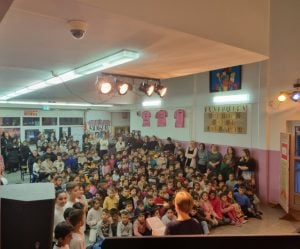 Publika u dvorani na Danu međimurske popevke u Oš Kuršanec