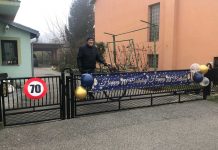 Zlatko Hergotić - proslava 70-og rođendana. Ukrašena ograda sa zlatnim i plavima balonima. I ukras koji nalikuje na prometni znak, ograničenje brzine 70