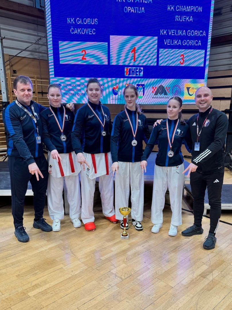 Juniorke s trenerima - KK Globus