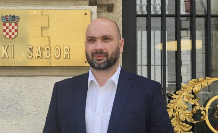 Ivica Baksa , zastupnik Nezavisne platforme sjever (NPS)