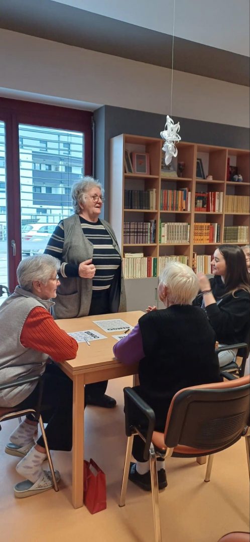 Gimnazijalke iz Čakovca pripremile zabavni bingo za starije