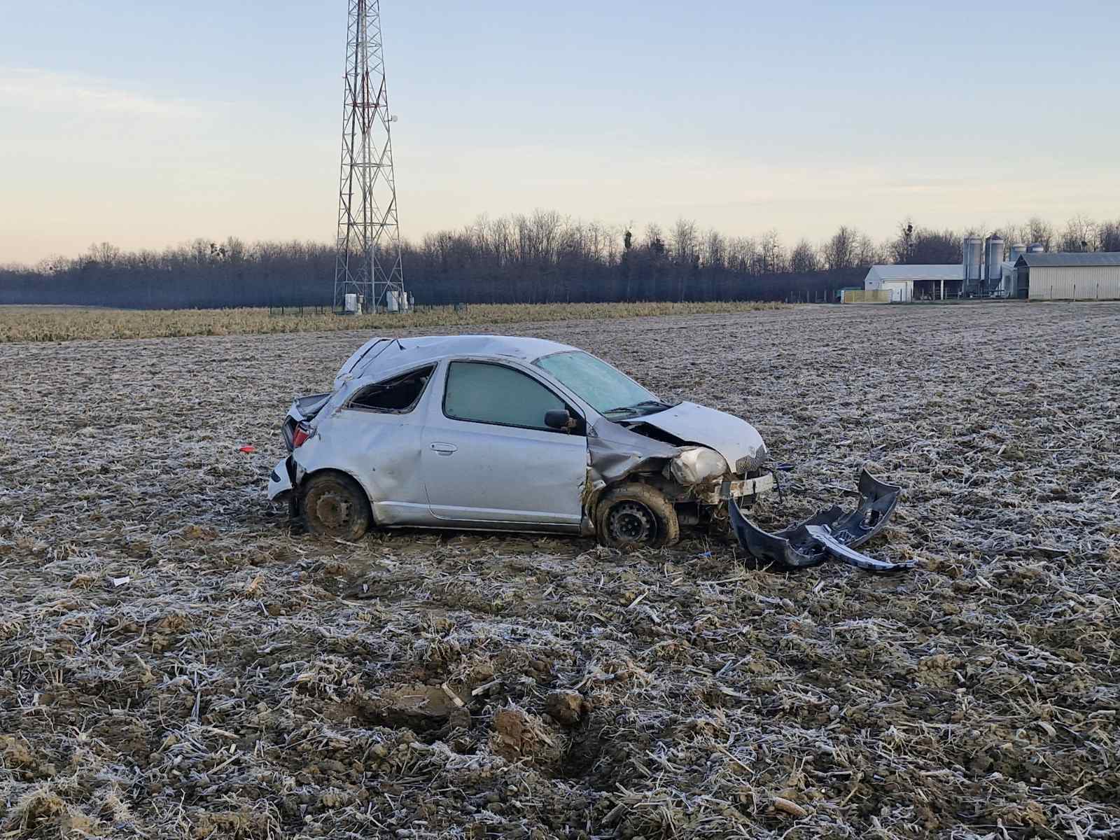Auto u polju