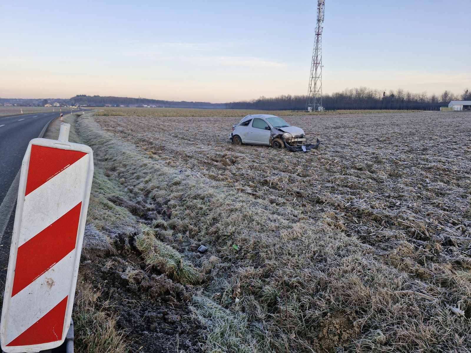 Prometna nesreća polupan auto