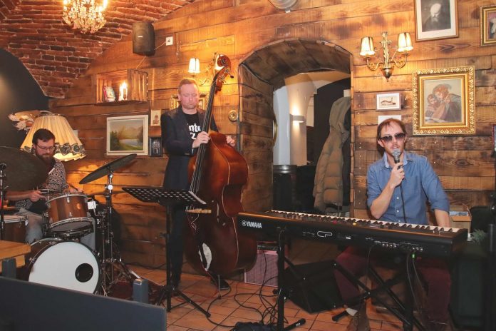 mamas & tapas Marko Churnchetz trio