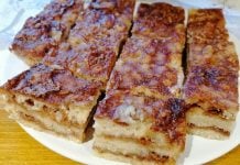 Brza pita od jabuka Brza pita od jabuka na tanjuru