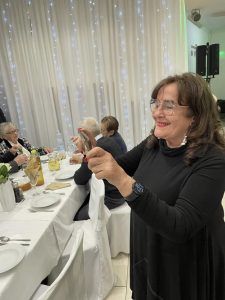 Umirovljenica slika zabavu
