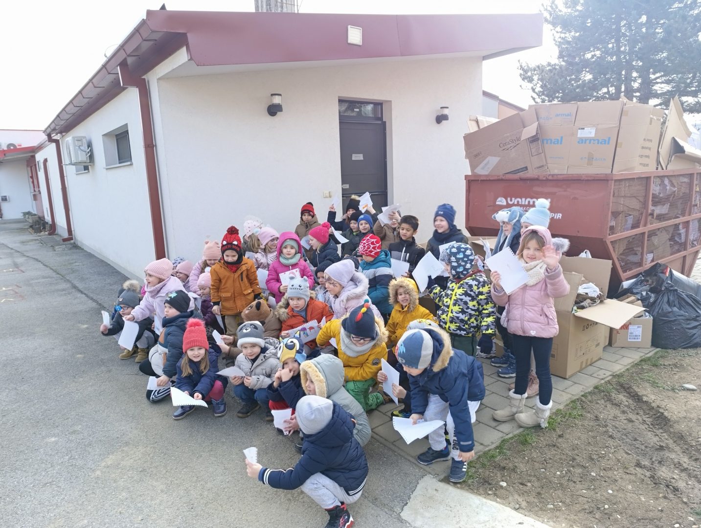 DV Suncokret na supljanju papira