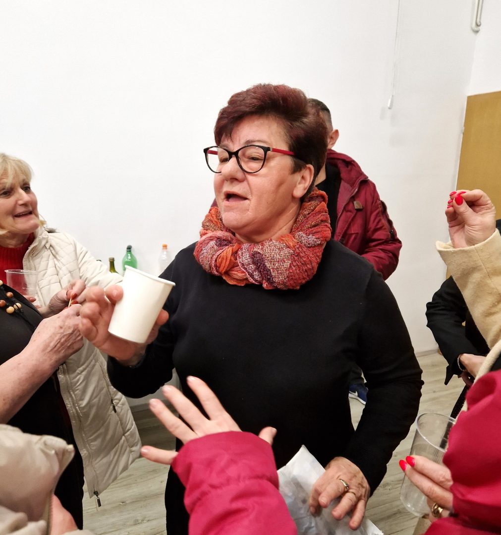 Članovi skupštine KUD MURA raspravljaju