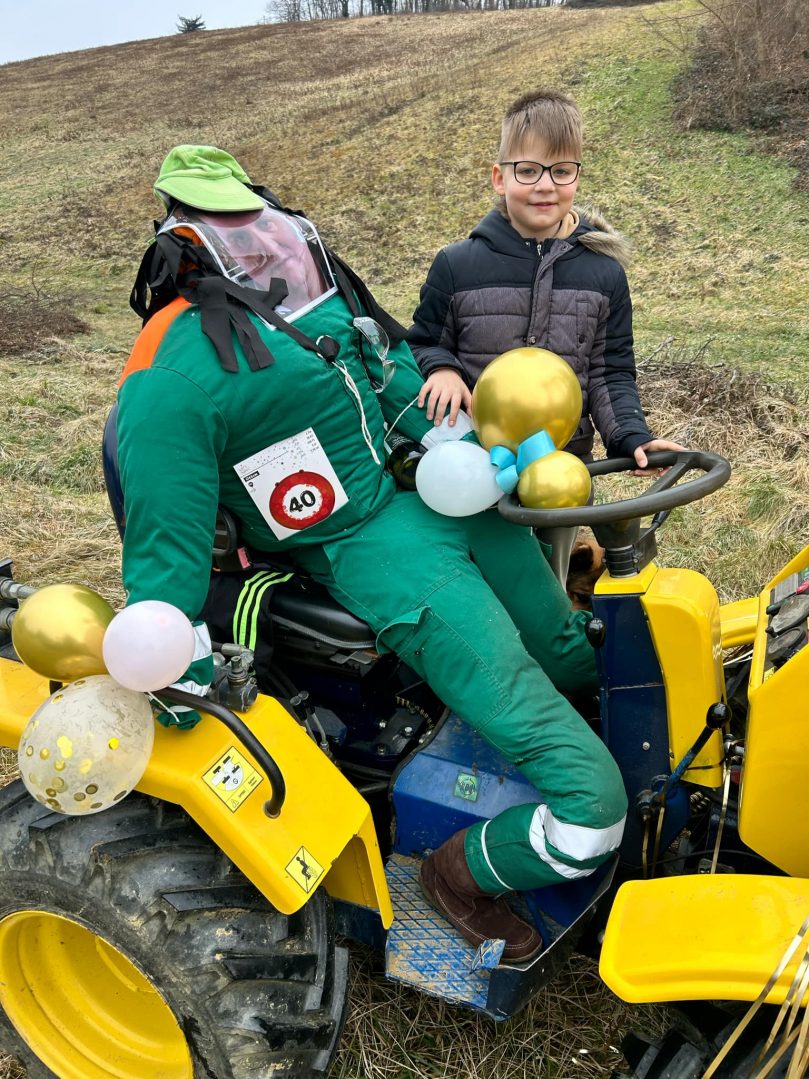 Žuti traktor