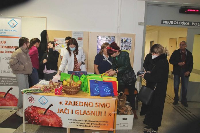 Klub larigektomiranih u holu bolnice