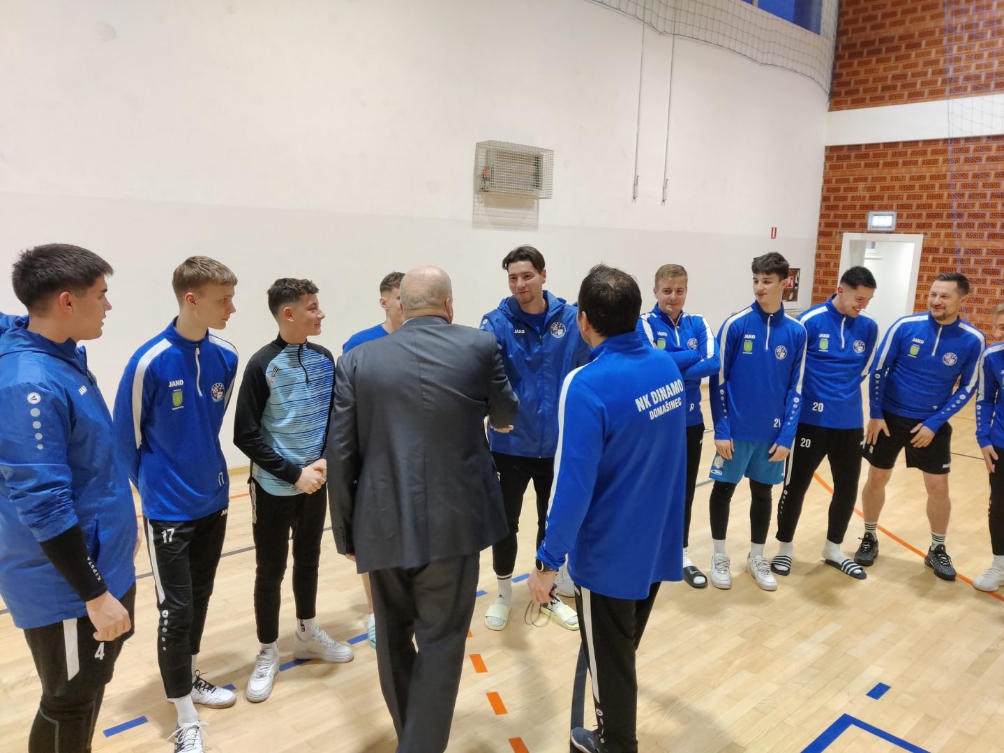 Danas je NK Dinamo Domašinec imao čast ugostiti predsjednika GNK-a Dinamo Zagreb, Velimira Zajeca, i legendu kluba, Silvija Marića.