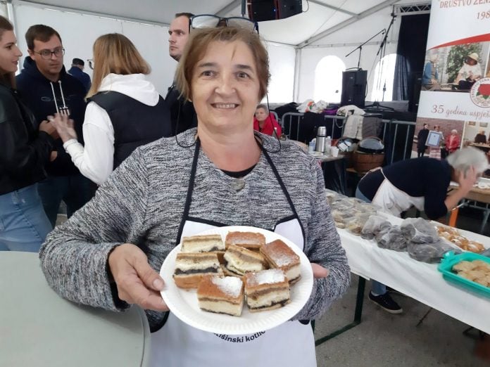 Jambrošić Štefica s kolačima s tri vrste fila