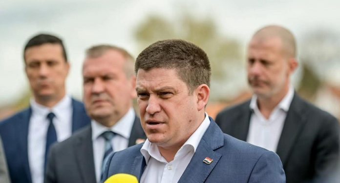 Oleg Butković na željezničkom kolodvoru u Varaždinu