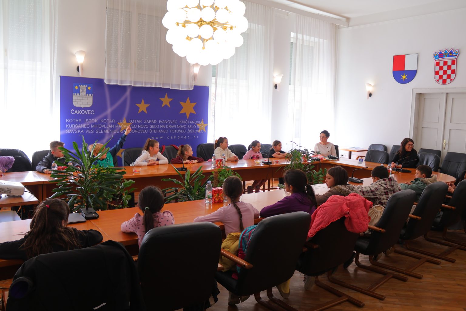 Posjet učenika trećih razreda OŠ Vladimir Nazor iz Pribislavca gradonačelnici Grada Čakovca