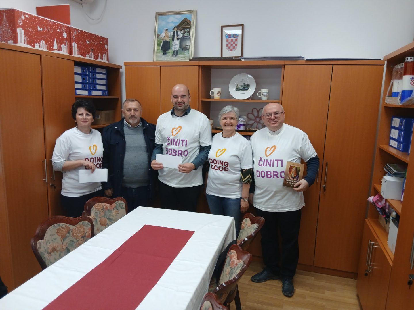"Lude 80-te" osvojile nagradu na fašniku u Goričanu, te ju donirale Župi i Caritasu
