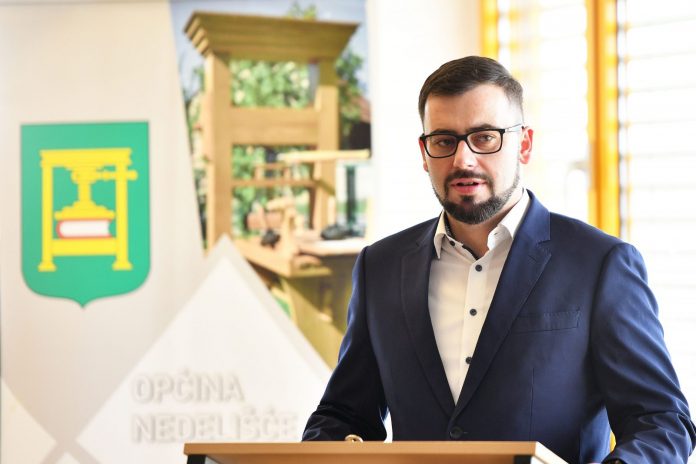 Svečano potpisani prvi ugovori o sufinanciranju kamata za stambene kredite