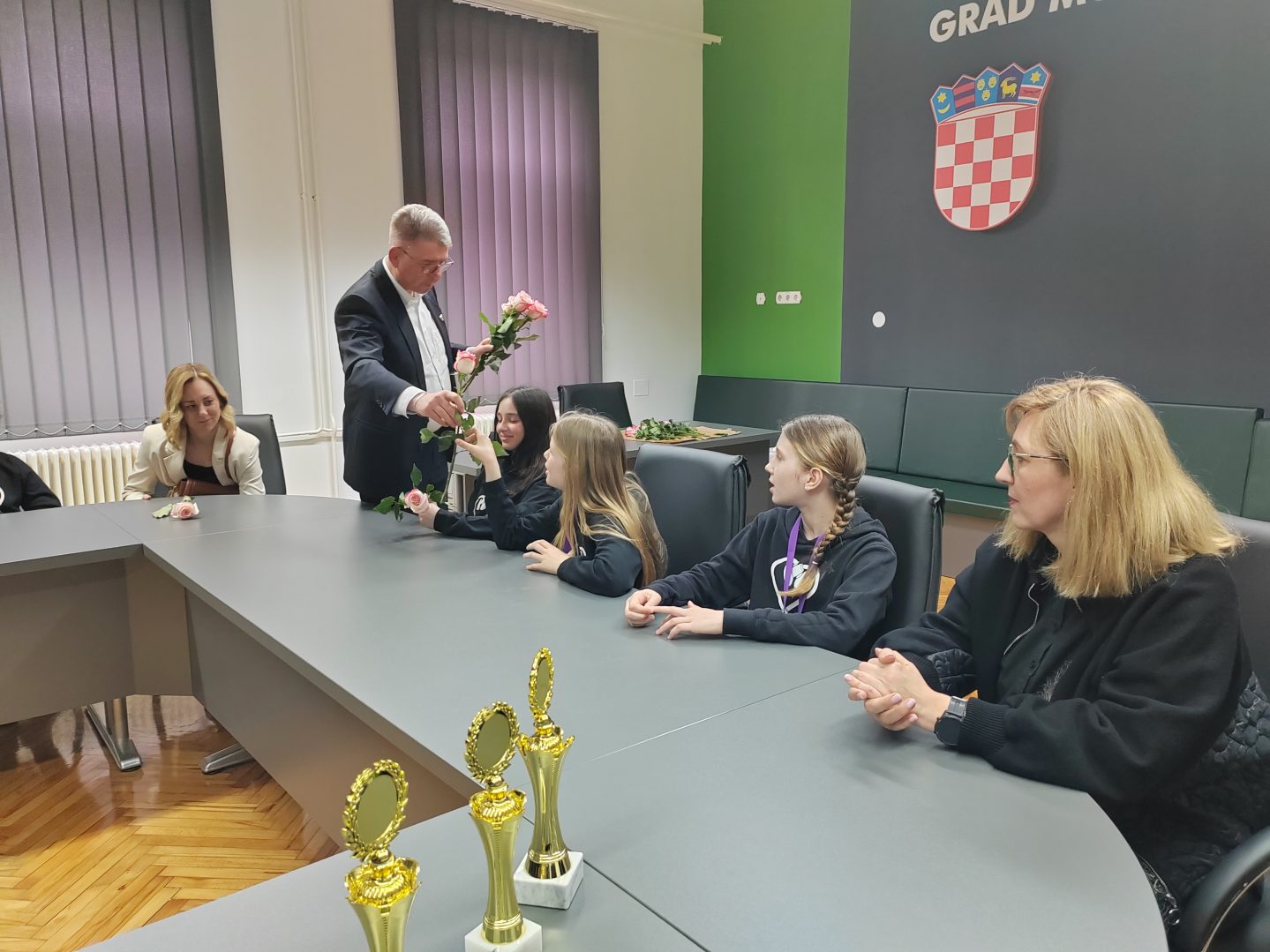 Dražen Srpak mažoretkinje