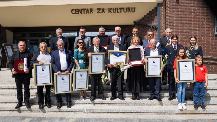 Polaganjem vijenaca kod spomen-obilježja poginulim i nestalim braniteljima iz Međimurja te kod spomenika Oproštaj u kompleksu