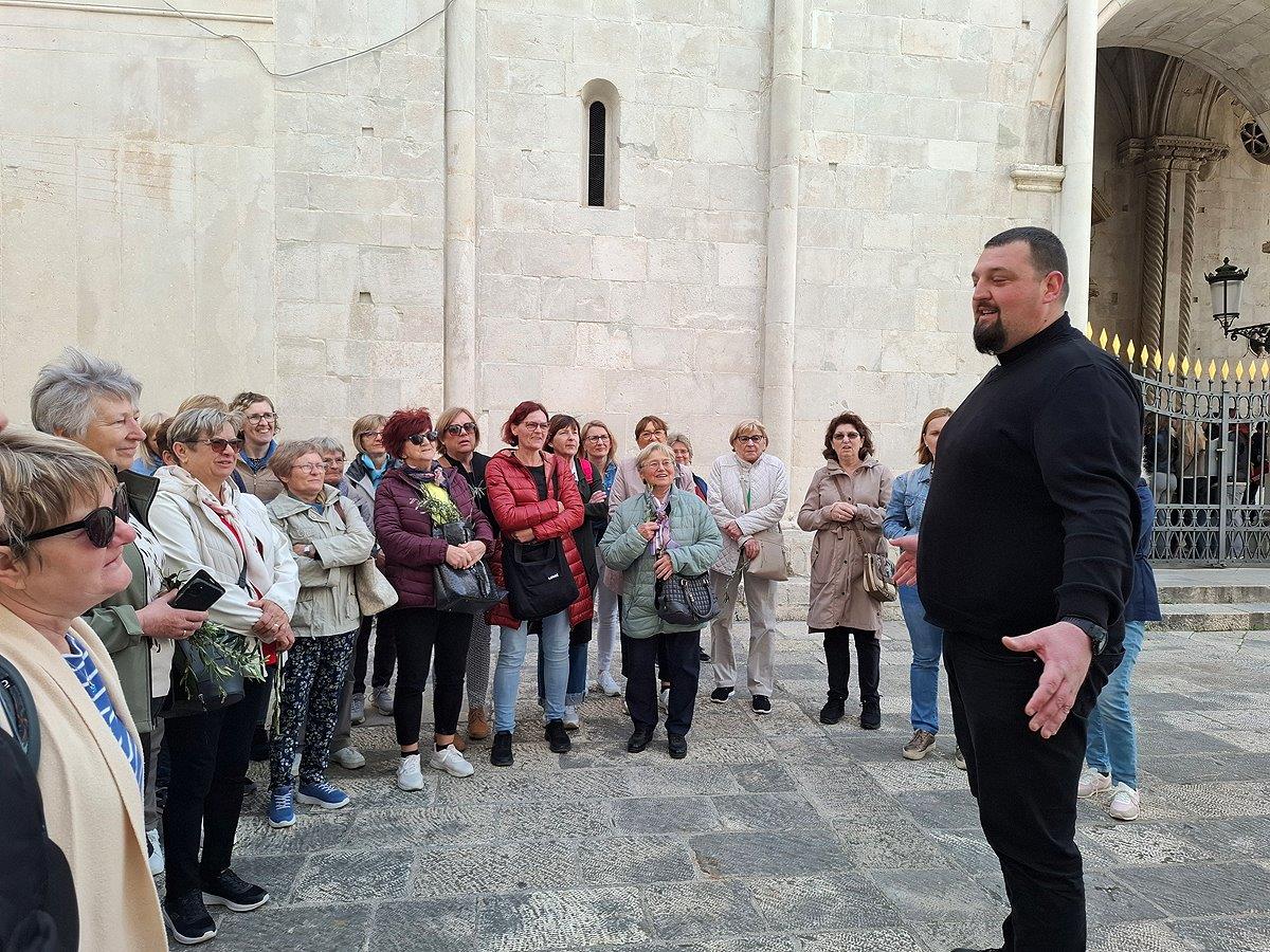 Članice Udruge žena iz Donje Dubrave posjetile Dalmaciju