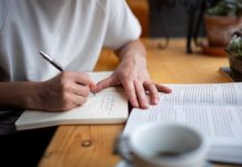Pišeš? Objavi! Biblioteka Insula traži nove autore pisanje knjige, knjiga, autori, spisatelji, kaligrafija