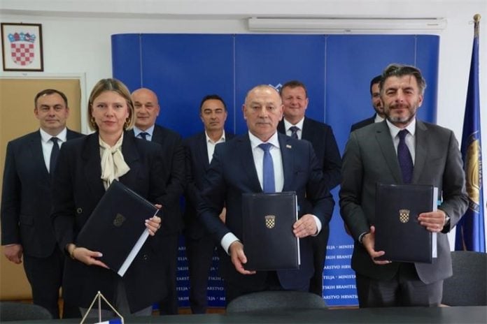 U Ministarstvu hrvatskih branitelja potpisani su ugovori o dodjeli bespovratnih sredstava za izgradnju novih pet veteranskih centara