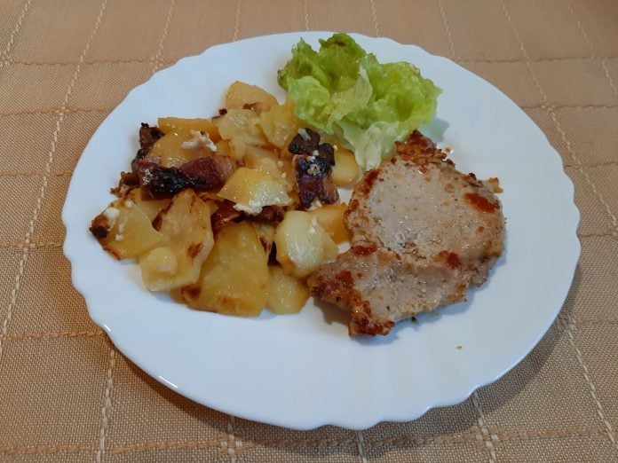 Zapečeni krumpir može biti samostalno jelo ili prilog pečenom odresku
