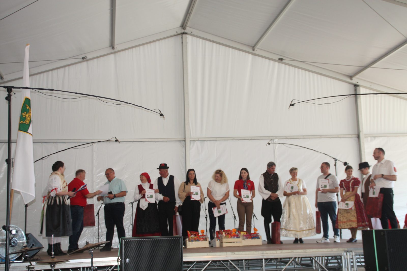 Donji Kraljevec bio je domaćin 8. Međunarodnog susreta folklornih skupina uz ples, glazbu, tradicionalna jela i nastupe puhačkih orkestara.