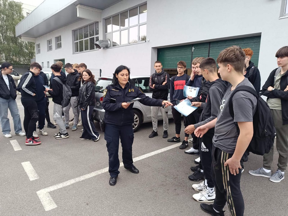 Policija educirala TŠČ-ovce o suzbijanju međuvršnjačkog nasilja