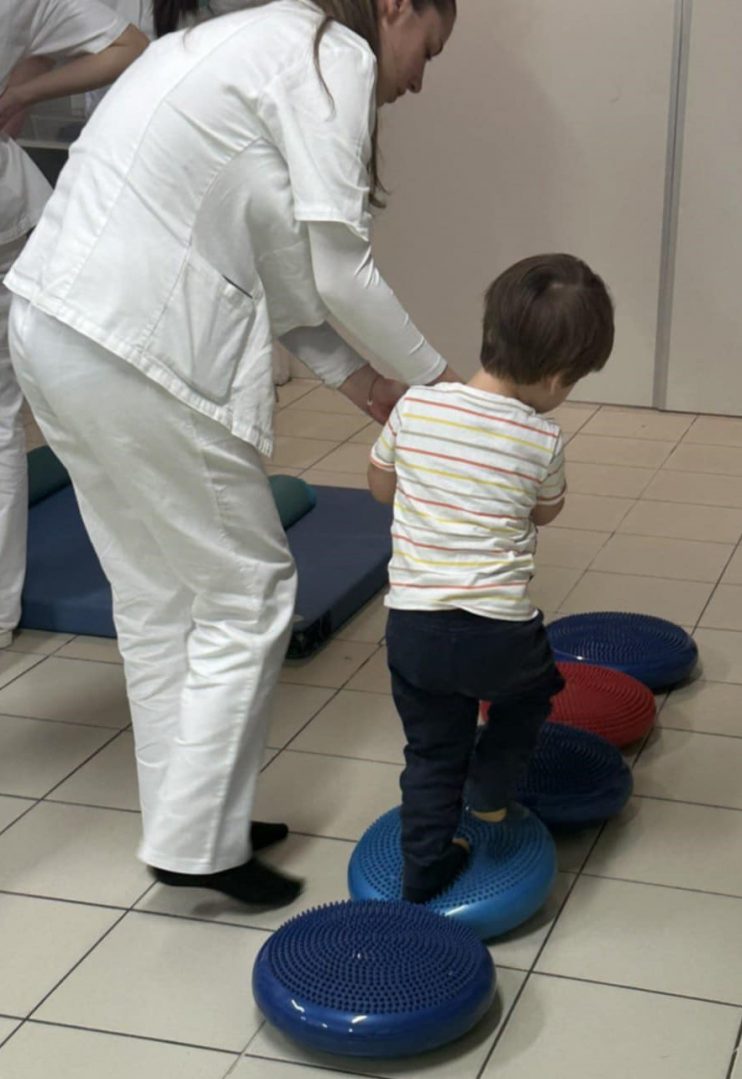 U sklopu projekta "Mala bolnica", učenici medicinske škole povezali su se s DV Cipelica kroz edukaciju, igru i prijateljski susret.