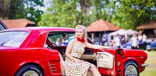 Pin up žena - Trash & Burn
