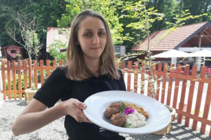 Elena sa svojim bajkovitim mesnim okruglicama i prilozima