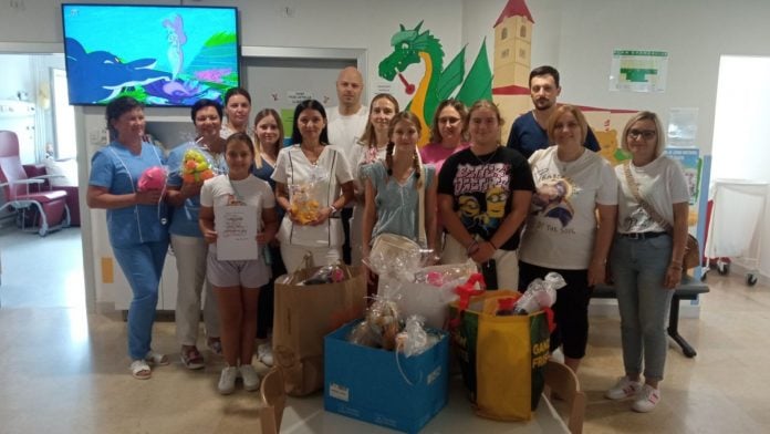 Razveselili mališane: Humanitarna akcija ispunila pedijatriju osmijesima, Međunarodni humanitarni dan