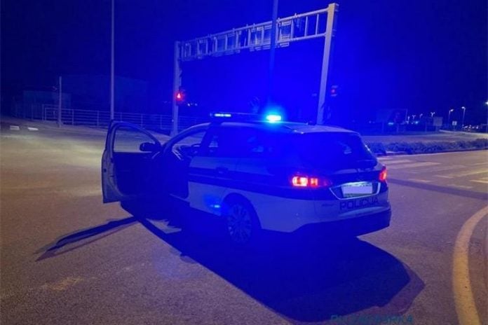 policijski auto, Motorist Vrsi