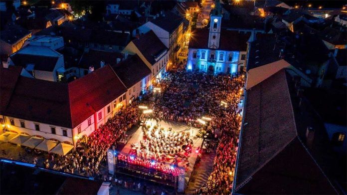 Večer kratkih pričau Varaždinu, ljeto na kazališnom trgu, Varaždin COFA, Coolins Varaždin