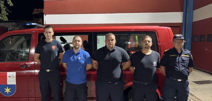 Vatrogasci koji iduna dislokaciju, ispratio ih je zapovjednik Meglić