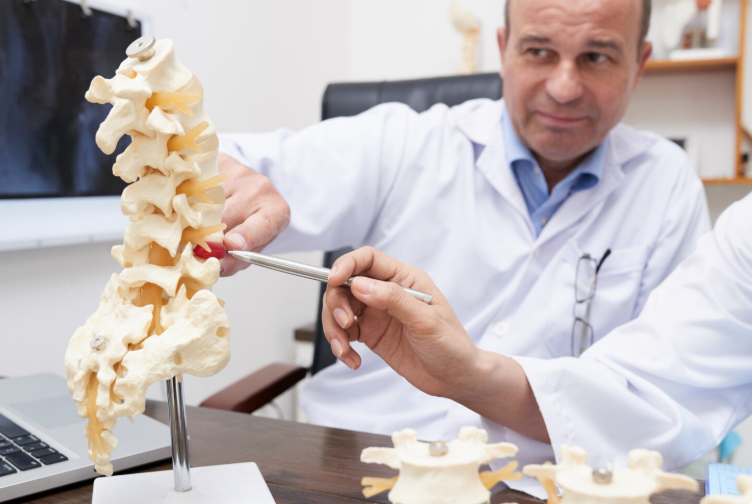 Liječnik - Doktor - Osteoporoza - Svjetski dan osteoporoze