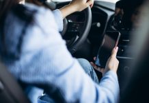 mobitel u autu - telefoniranje u autu - navigacija