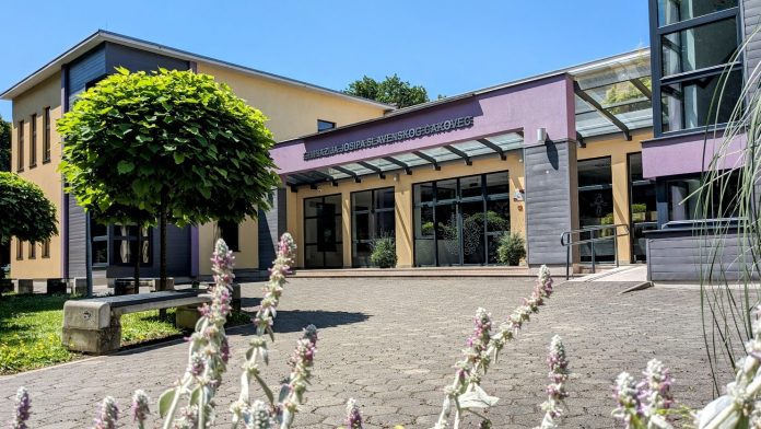 Gimnazija Josipa Slavenskog Čakovec izvana