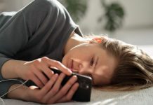 Jeste li znali koliko su slobodni mediji važni za društvo mobitel - ovisnost - ekran