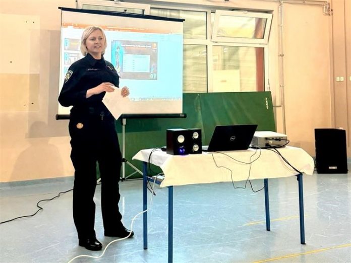edukacija policije u OŠ Vratišinec o sigurnosti djece na internetu