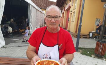 Stanko sa svojim ribljim paprikašom