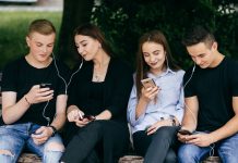 djeca na mobitelima - mobiteli - društvene mreže