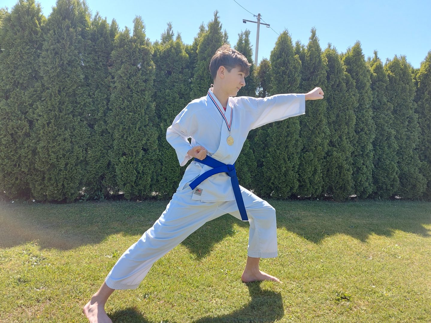 Aktivno trenira karate i do sada je osvojio ukupno sedam medalja