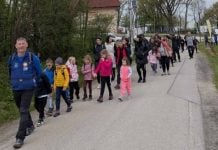 Mali planinari iz Selnice osvojili Vinarium i isprobali zip line bez straha DV Selnica na svojem prvom planinarskom izletu