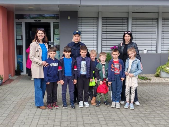 Školarci posjetili policiju