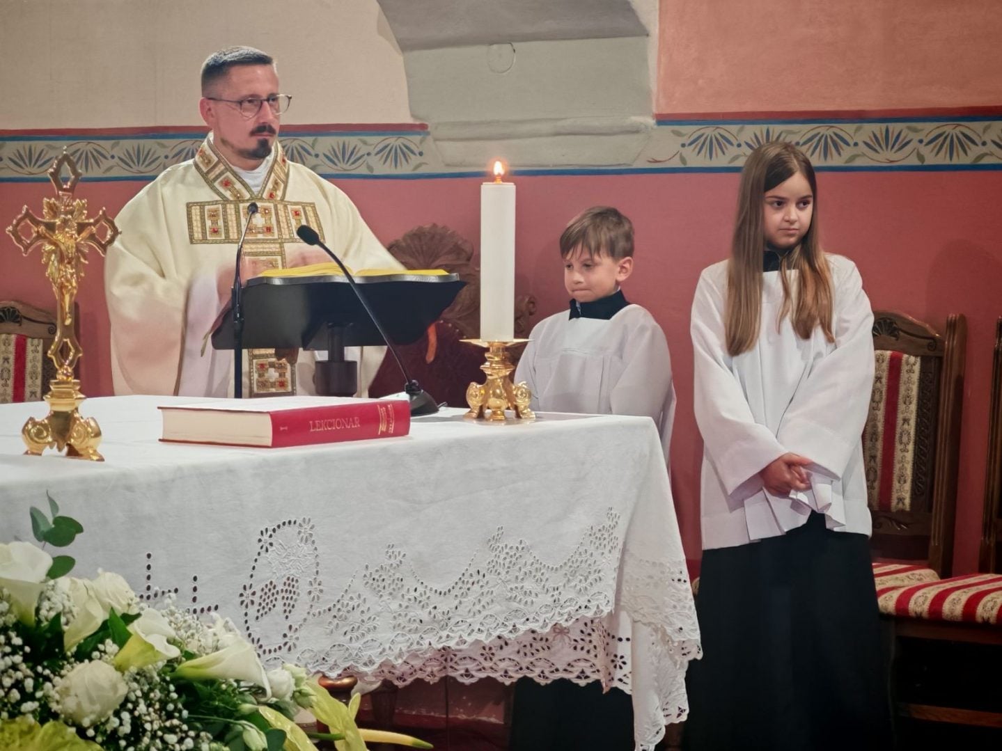 Slavlje prve svete pričesti u župnoj crkvi u Svetom Jurju u Trnju 