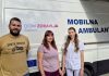 U Železnu Goru stigla prva mobilna ambulanta! Saznajte kada stiže u vaše mjesto i koje usluge nudi! Vozač Martin Lukac, medicinska sestra Karolina Plevnjak i doktorica Veronika Mađarić ispred mobilne ambulante